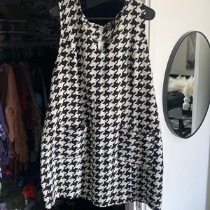 Houndstooth print sleeveless dress